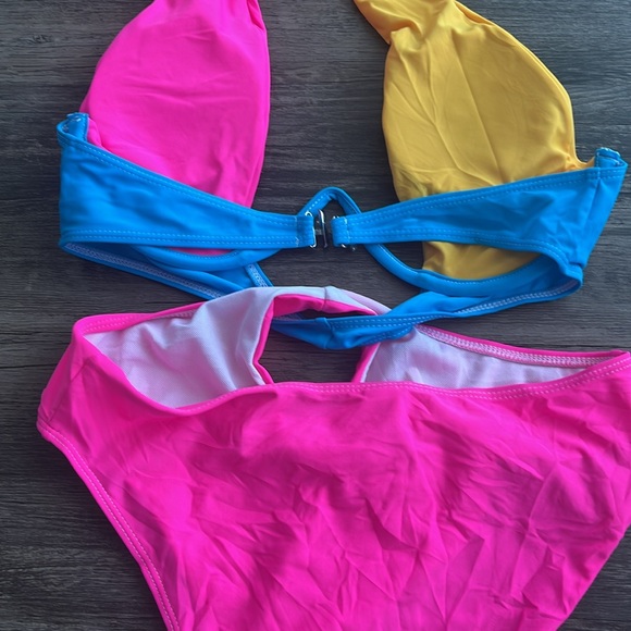 Colorblock One Piece Swimsuit | M 💓🦋🔆 - Picture 7 of 8